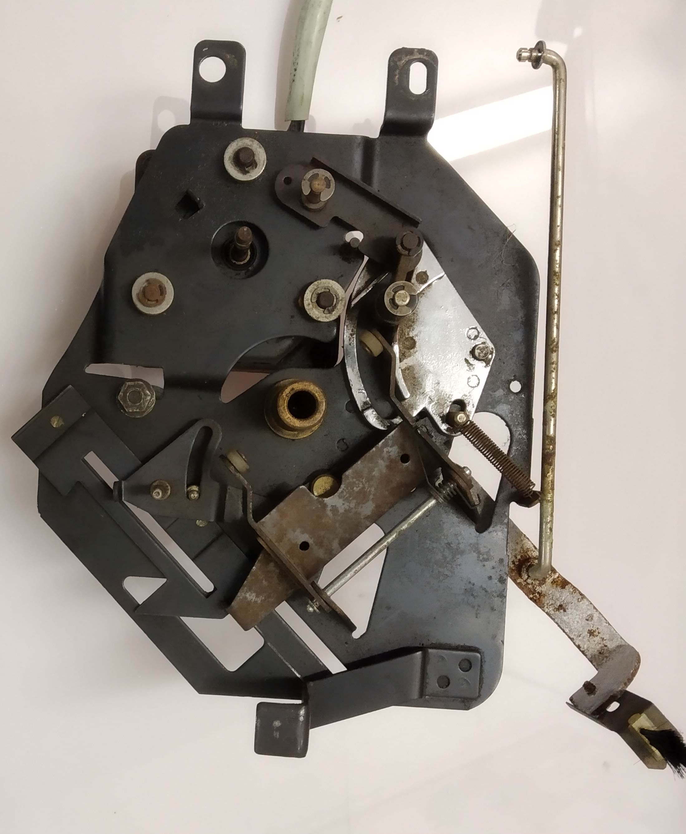 Turntable motor and bracket assembly